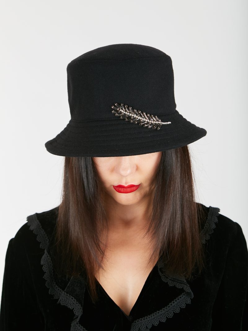 Зимна Дамска Шапка Bucket hat Michele - Черна