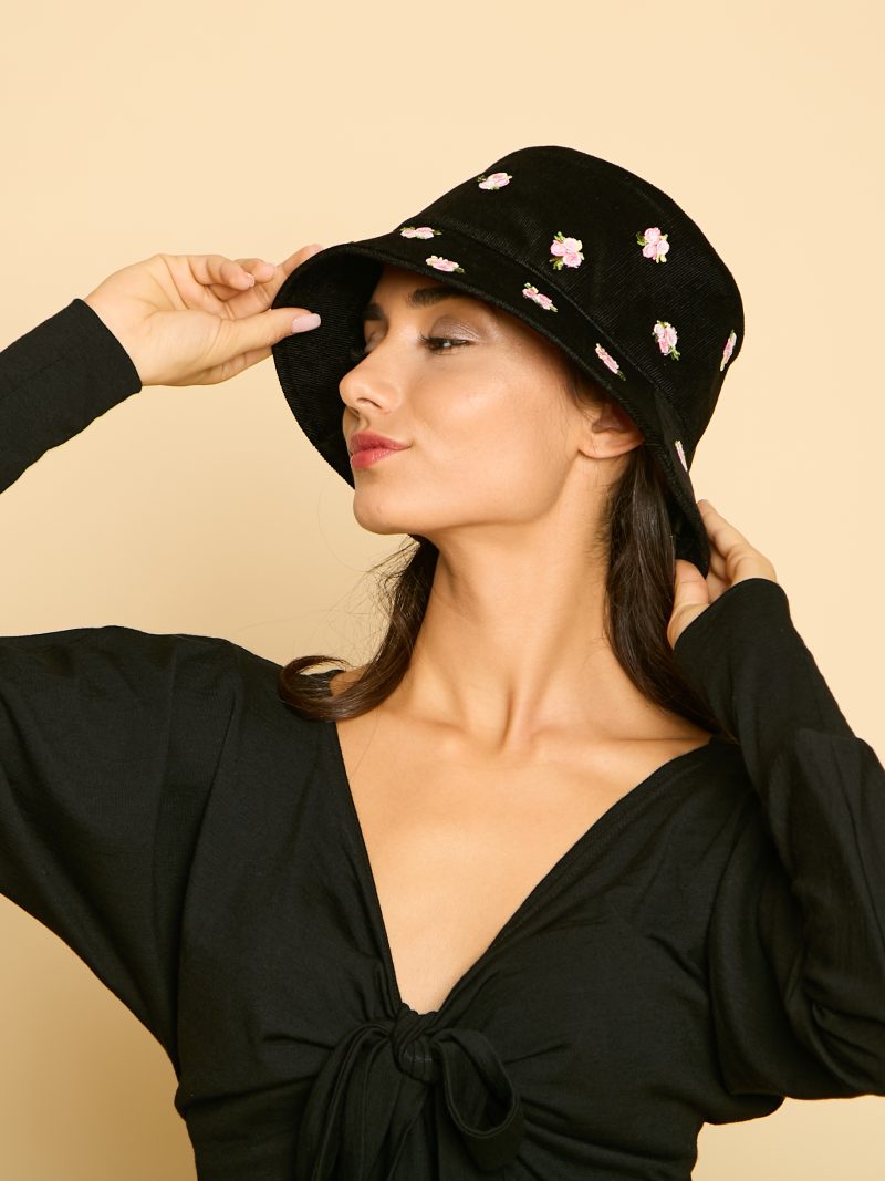 Зимна Кадифена Шапка Violette